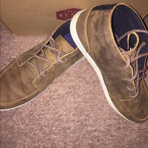 Reef men low top boots with original box